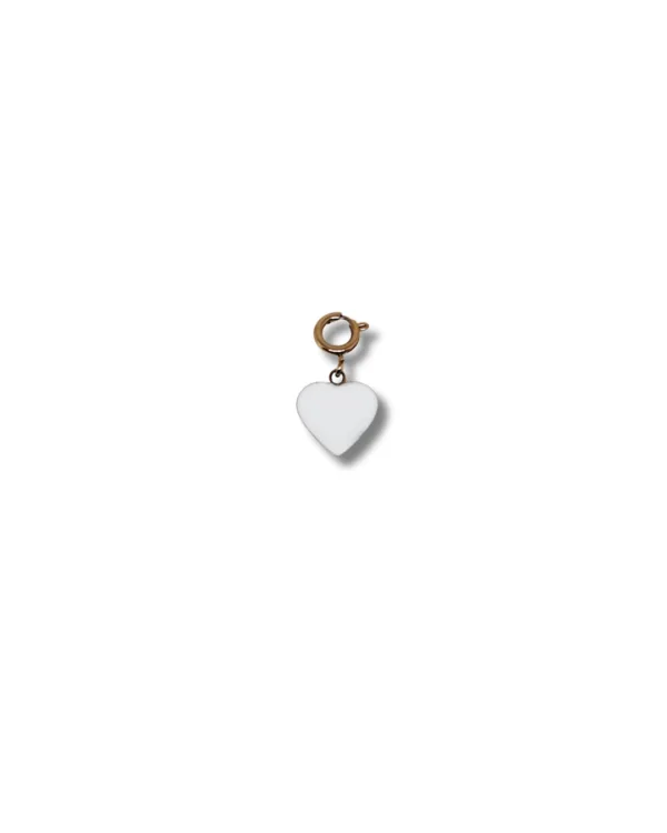 charm NFC en forme de coeur doré et résine blanche