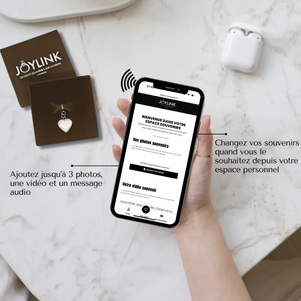 bijou personnalisé et connecté avec un téléphone avec le nfc