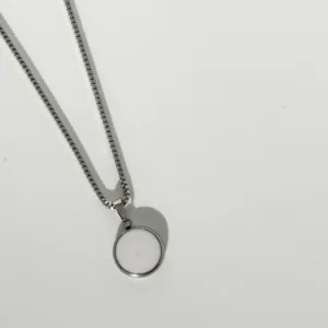 collier cadeau souvenir blanc et argenté